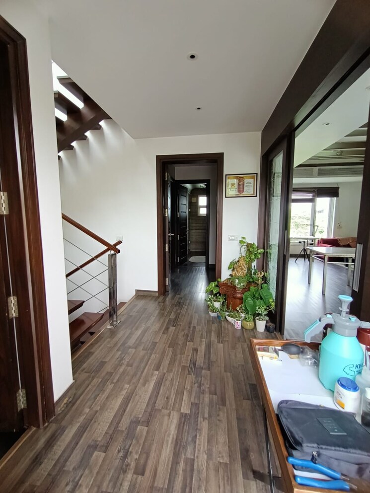 Balcony, defence colony 3 Bedroom 217 Sq.Yd. Builder Floor In Defence Colony Delhi 9500233