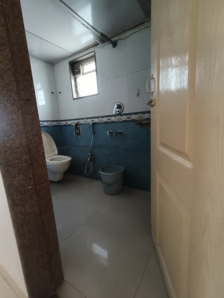Bathroom, hilton-tower 1 Bedroom 500 Sq.Ft. Apartment In Andheri East Mumbai 9500235