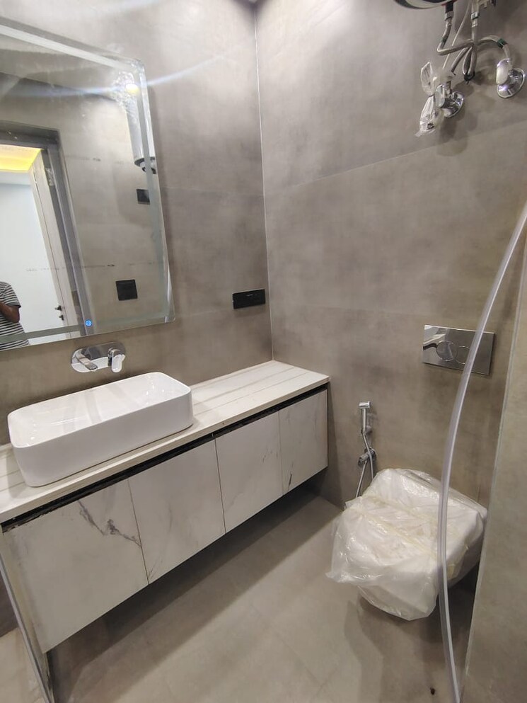 Bathroom, defence colony 3 Bedroom 217 Sq.Yd. Builder Floor In Defence Colony Delhi 9500243