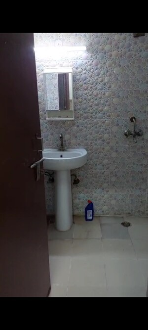 Bathroom in 2 BHK Apartment at Gardenia Gateway, Sector 75 – for Rent