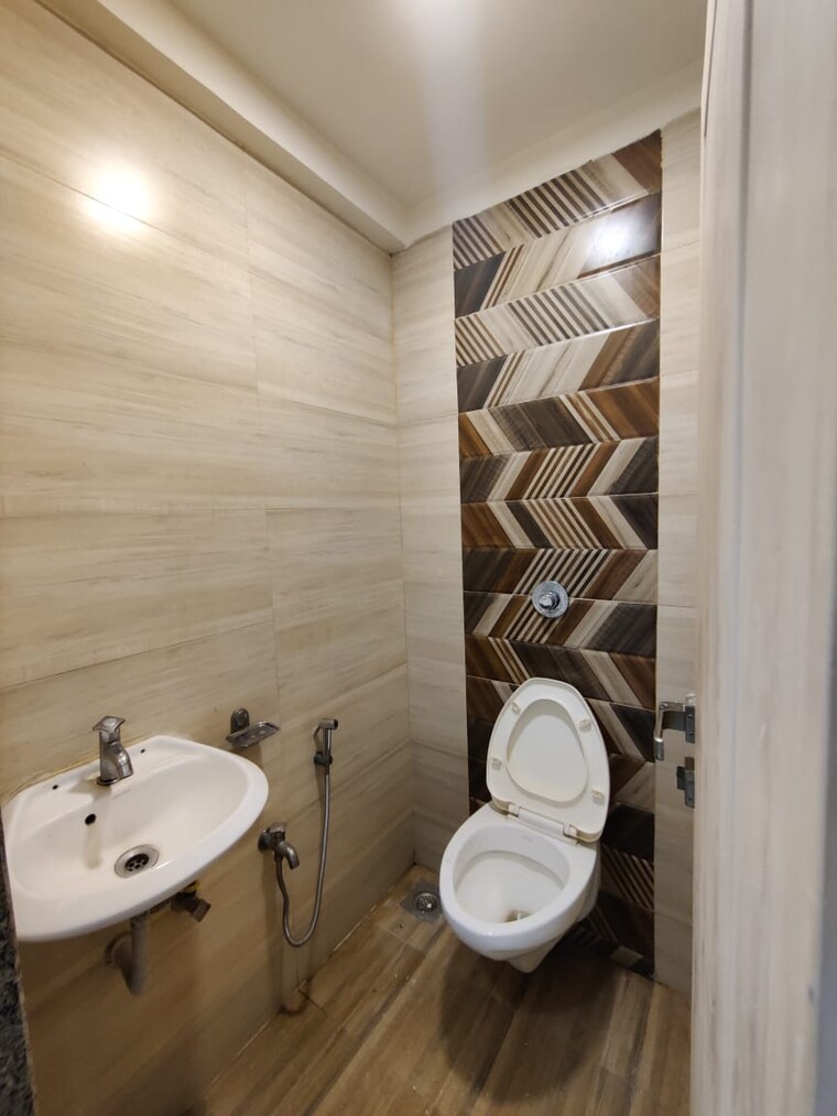 Bathroom, aqua-marine 2 Bedroom 750 Sq.Ft. Apartment In Bandra West Mumbai 9500255