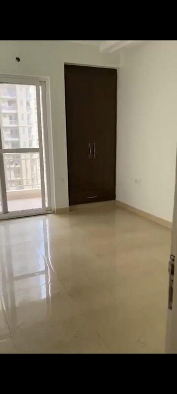 Room in 3 BHK Apartment at Civitech Stadia, Sector 79 – for Rent
