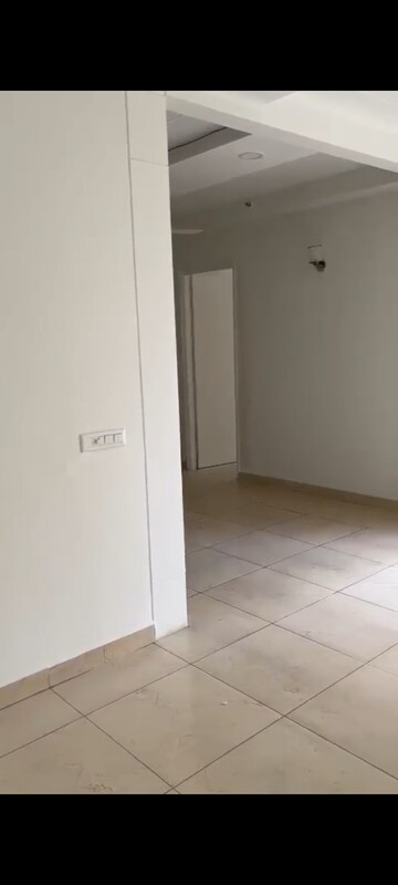 Room in 3 BHK Apartment at Civitech Stadia, Sector 79 – for Rent