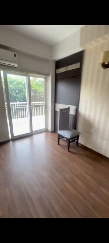 Room in 3 BHK Apartment at Civitech Stadia, Sector 79 – for Rent