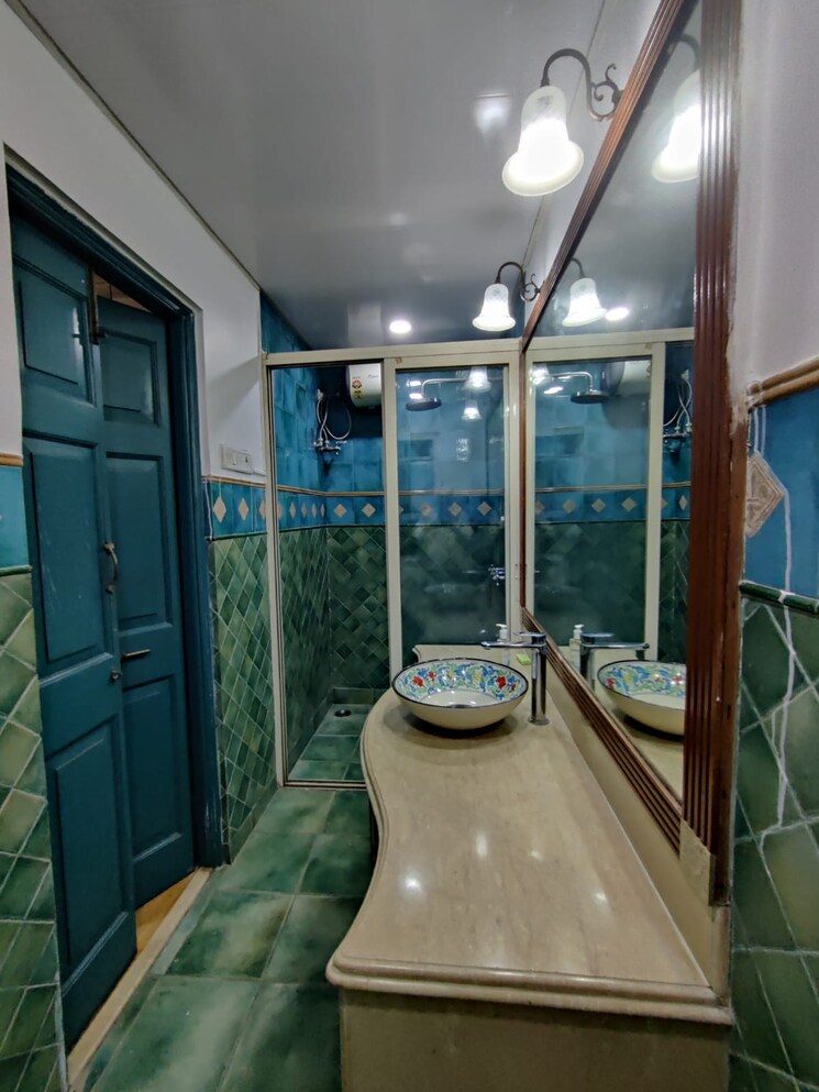 Attached Bathroom, jawaharabad-apartment 4 Bedroom 1700 Sq.Ft. Apartment In Bandra West Mumbai 9500265