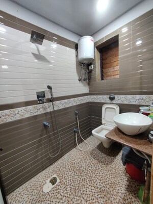 Bathroom in 4 BHK Apartment at Jawaharabad Apartment, Bandra West – for Rent