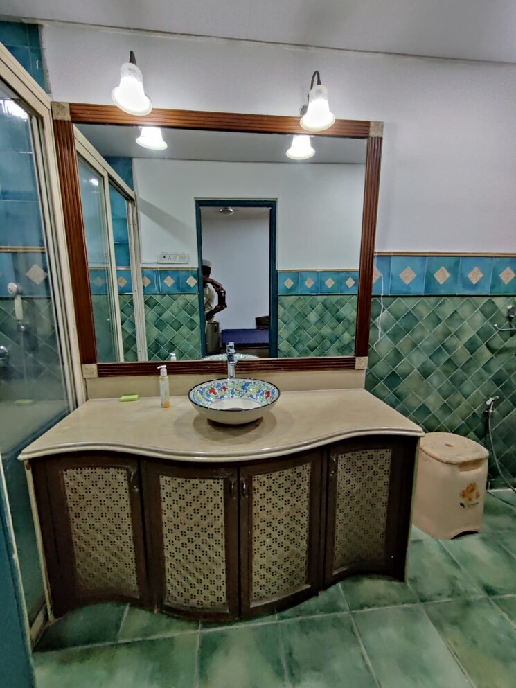 Bathroom, jawaharabad-apartment 4 Bedroom 1700 Sq.Ft. Apartment In Bandra West Mumbai 9500265