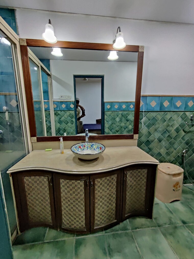 Bathroom, jawaharabad-apartment 4 Bedroom 1700 Sq.Ft. Apartment In Bandra West Mumbai 9500265