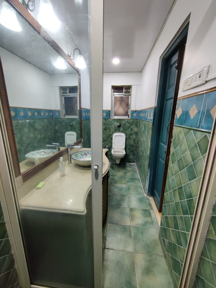 Bathroom, jawaharabad-apartment 4 Bedroom 1700 Sq.Ft. Apartment In Bandra West Mumbai 9500265