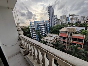 Balcony in 4 BHK Apartment at Jawaharabad Apartment, Bandra West – for Rent