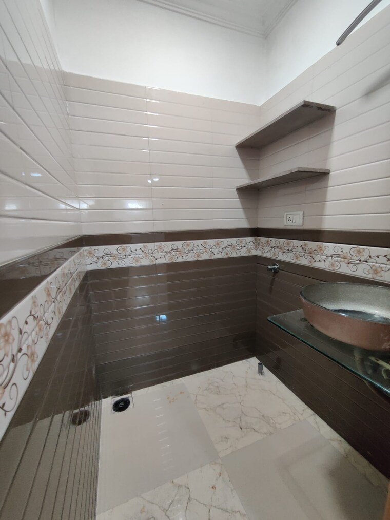 Attached Bathroom, jawaharabad-apartment 4 Bedroom 1700 Sq.Ft. Apartment In Bandra West Mumbai 9500265