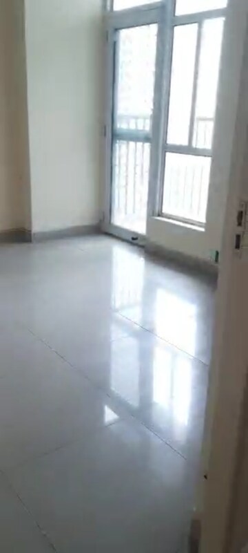 Room in 3 BHK Apartment at Gaur City 1st Avenue, Sector 4 Greater Noida – for Rent