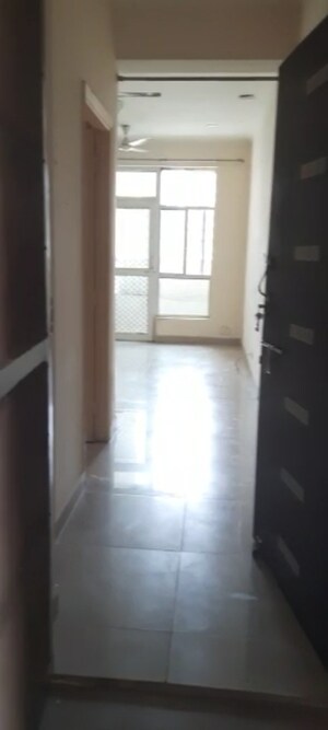 Room in 3 BHK Apartment at Gaur City 1st Avenue, Sector 4 Greater Noida – for Rent