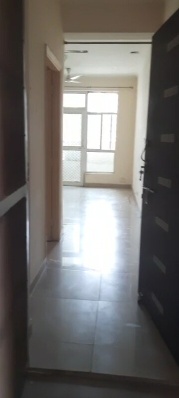 Room in 3 BHK Apartment at Gaur City 1st Avenue, Sector 4 Greater Noida – for Rent