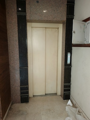 Lift in 4 BHK Builder Floor at Jangpura – for Rent