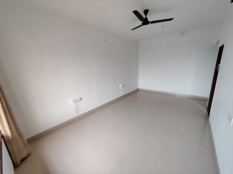 Room, bandra west 3 Bedroom 1100 Sq.Ft. Apartment In Bandra West Mumbai 9500285