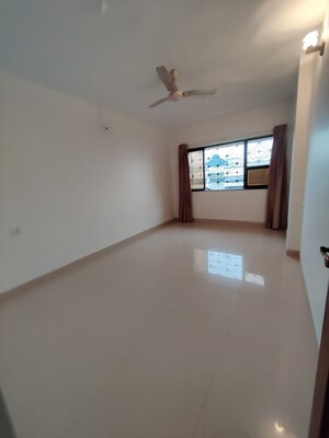 Room in 3 BHK Apartment at Bandra West – for Sale