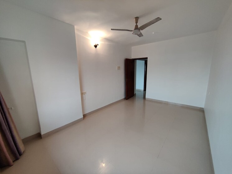 Room, bandra west 3 Bedroom 1100 Sq.Ft. Apartment In Bandra West Mumbai 9500285