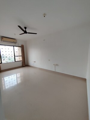 Room in 3 BHK Apartment at Bandra West – for Sale