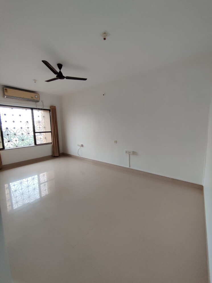 Room, bandra west 3 Bedroom 1100 Sq.Ft. Apartment In Bandra West Mumbai 9500285