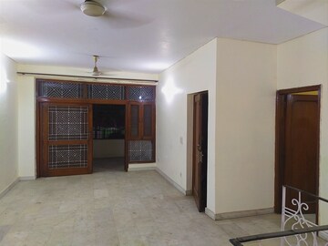2 BHK Builder Floor For Rent in Chittaranjan Park