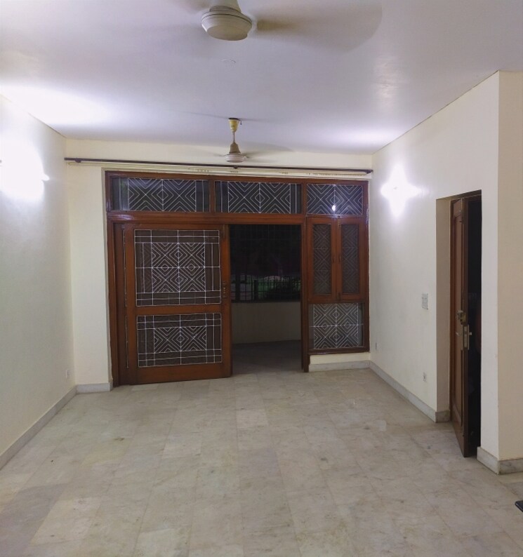 Living Room, chittaranjan park 2 Bedroom 1100 Sq.Ft. Builder Floor In Chittaranjan Park Delhi 9500303