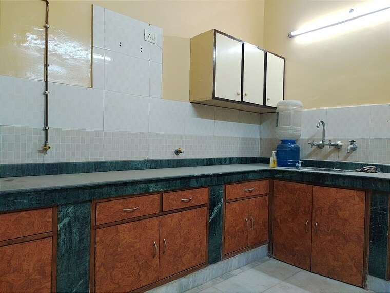 Kitchen, chittaranjan park 2 Bedroom 1100 Sq.Ft. Builder Floor In Chittaranjan Park Delhi 9500303