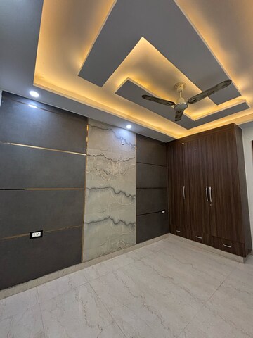 Room in 3 BHK Builder Floor at Dwarka Mor – for Rent