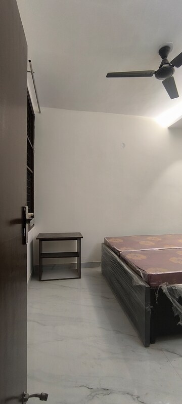 Furnished Amenities in 1 BHK Builder Floor at Ansal Royale Casa, Sector 55 – for Rent