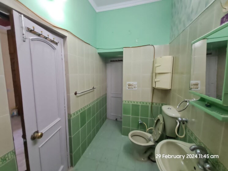 Attached Bathroom, pir machalla 3 Bedroom 122 Sq.Yd. Apartment In Pir Machalla Zirakpur 9500333