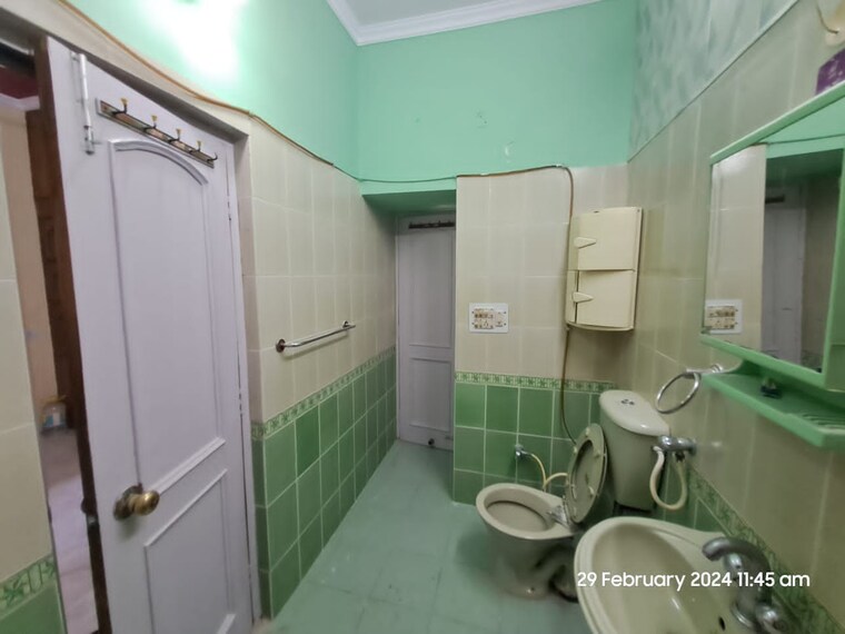 Attached Bathroom, pir machalla 3 Bedroom 122 Sq.Yd. Apartment In Pir Machalla Zirakpur 9500333