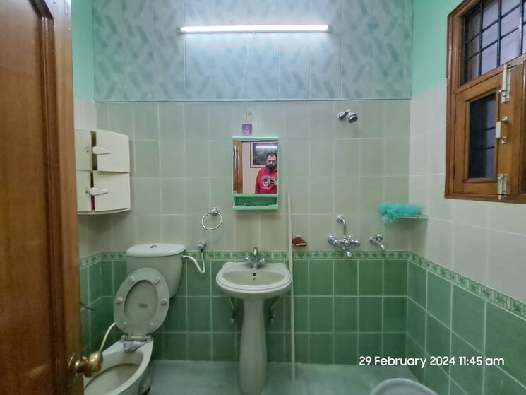 Bathroom, pir machalla 3 Bedroom 122 Sq.Yd. Apartment In Pir Machalla Zirakpur 9500333