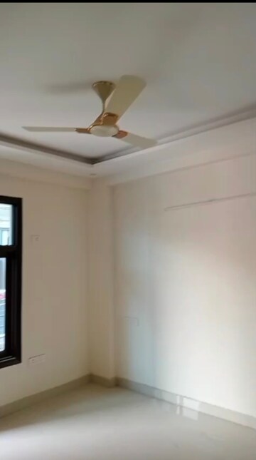 Room in 2 BHK Apartment at Palm Residency Chhatarpur, Chattarpur – for Sale