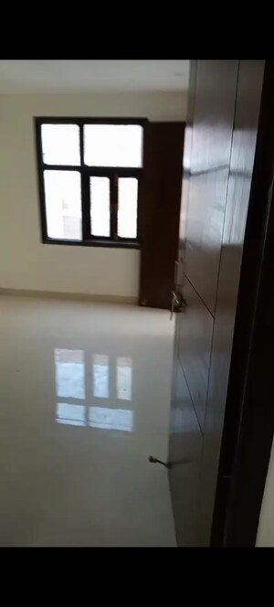 Room in 2 BHK Apartment at Palm Residency Chhatarpur, Chattarpur – for Sale