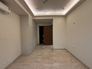 Room in 3 BHK Builder Floor at Green Park Extension – for Sale