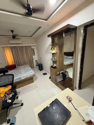 Master Bedroom in 2 BHK Apartment at Shraddha Vertica, Vikhroli East – for Rent