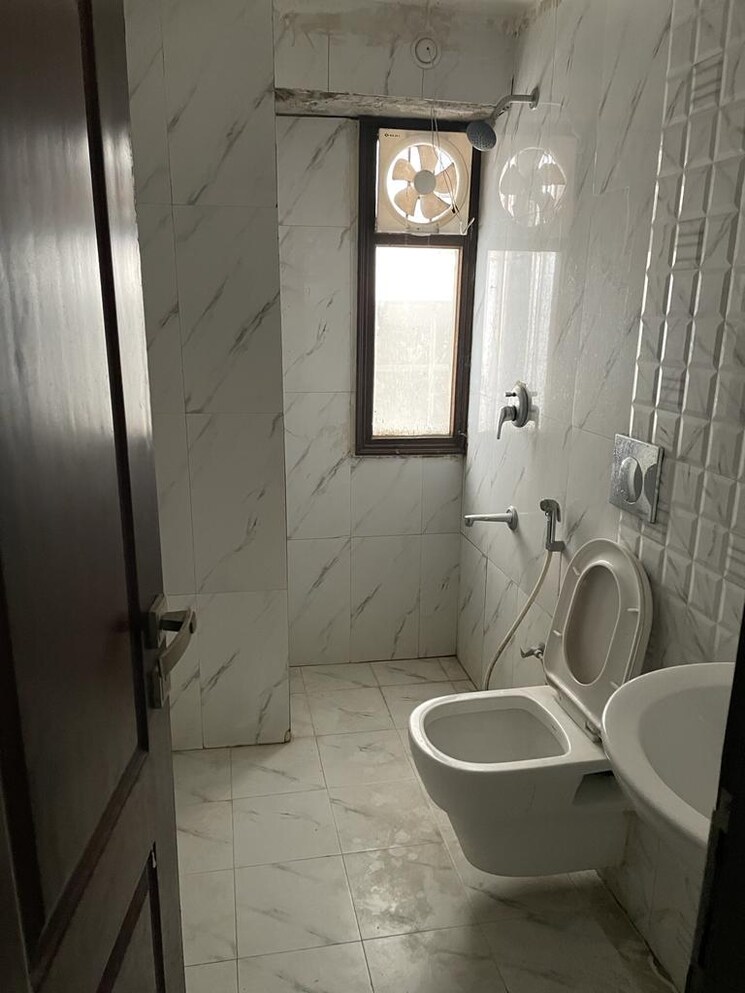 Bathroom, amna-rolex-estate 3 Bedroom 1750 Sq.Ft. Apartment In Faizabad Road Lucknow 9500636