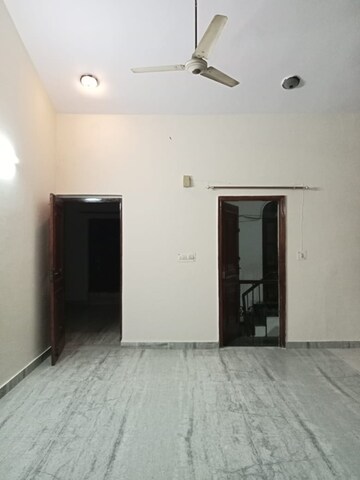 Room in 3 BHK Independent House at Sector 16 – for Rent