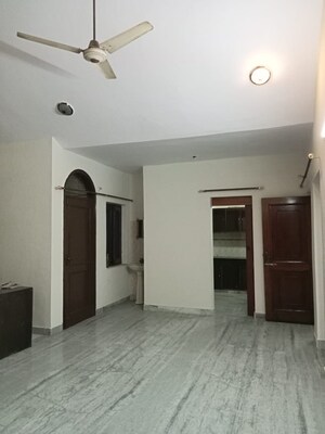 Room in 3 BHK Independent House at Sector 16 – for Rent