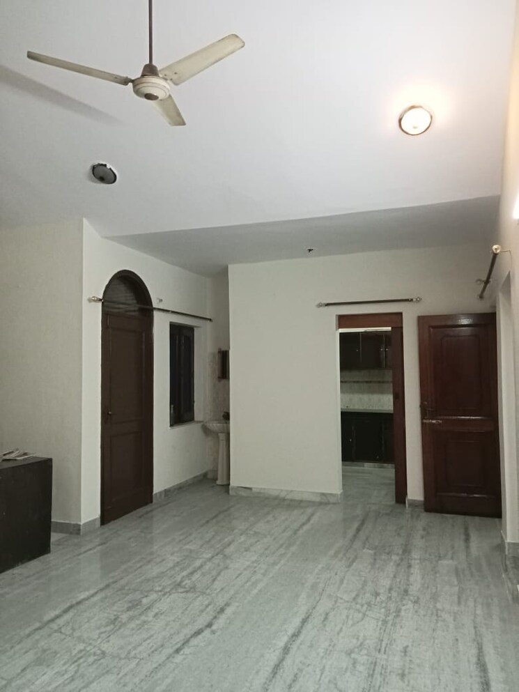 Room, sector 16 3 Bedroom 2150 Sq.Ft. Independent House In Sector 16 Faridabad 9500670