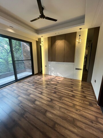 Room in 5 BHK Builder Floor at DLF City Phase IV, Dlf Phase iv – for Rent