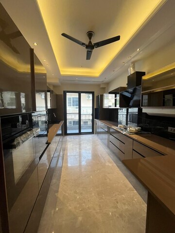 Kitchen in 5 BHK Builder Floor at DLF City Phase IV, Dlf Phase iv – for Rent
