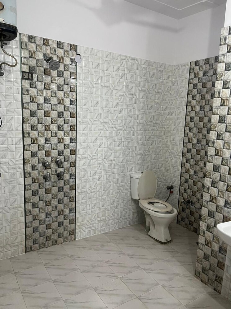 Bathroom, sector 17 3 Bedroom 2150 Sq.Ft. Independent House In Sector 17 Faridabad 9500700