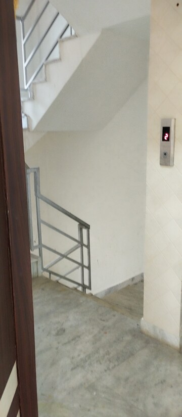 Stairs in 3 BHK Apartment at Kolkatta Gpo – for Rent