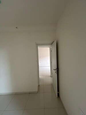 Room in 2 BHK Apartment at Godrej Green Vistas, Mahalunge – for Rent