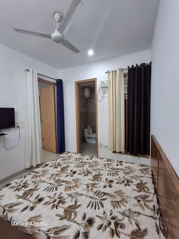 Bedroom in 1 BHK Apartment at Sector 43 – for Rent