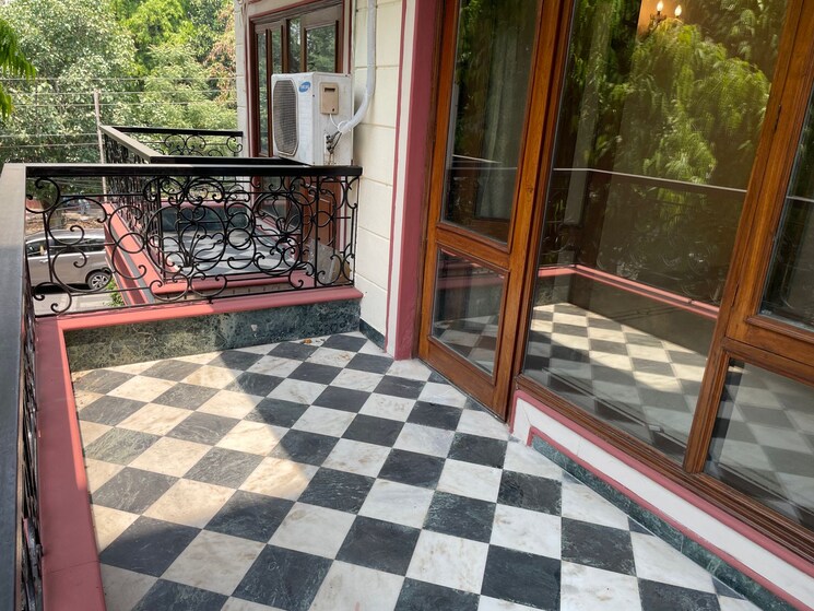 Balcony, lajpat nagar ii 2 Bedroom 100 Sq.Yd. Builder Floor In Lajpat Nagar ii Delhi 9500717