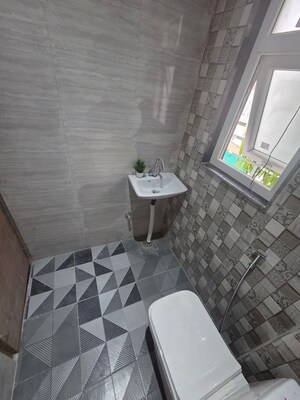 Bathroom in 1 RK Apartment at Ansal Sushant Apartments, Sushant Lok I – for Rent