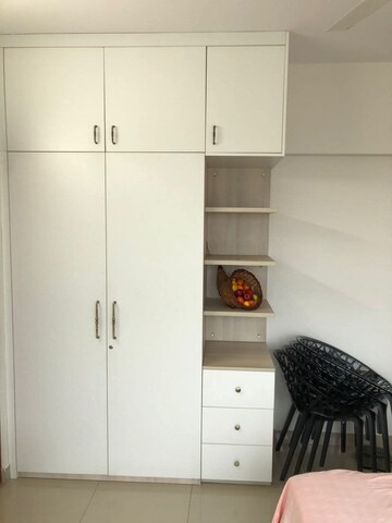 Furnished Amenities in 4 BHK Apartment at Amanora Neo Towers, Hadapsar – for Rent