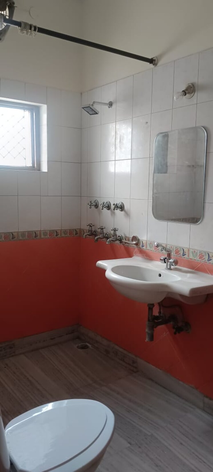 Bathroom, sector 16 1 Bedroom 800 Sq.Ft. Independent House In Sector 16 Faridabad 9500771